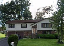 Pre-foreclosure in  COUNTRY CLUB DR Windsor, CT 06095