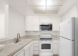  Burbank Blvd Unit 1, Woodland Hills CA