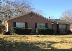 Pre-foreclosure in  GREEN OAKS DR Montgomery, AL 36107