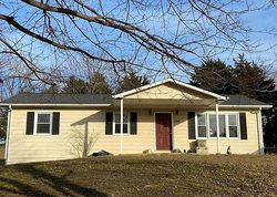 Pre-foreclosure in  MOUNTAIN RD Front Royal, VA 22630