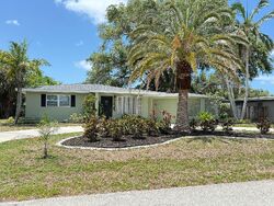 Pre-foreclosure in  STADLER DR Fort Myers, FL 33901