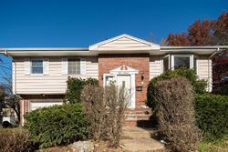 Pre-foreclosure in  THOMPSON AVE Englewood, NJ 07631