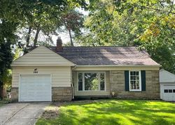 Pre-foreclosure in  KEYSTONE DR Cleveland, OH 44121
