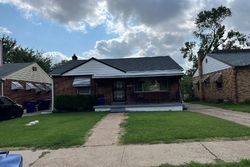 Pre-foreclosure in  DRYDEN AVE Saint Louis, MO 63115