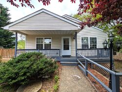 Pre-foreclosure in  LOCUST DR Mastic Beach, NY 11951