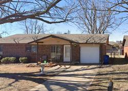 Pre-foreclosure in  E BROOKVIEW LANE CT Mustang, OK 73064