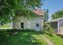 Pre-foreclosure in  21ST AVE Moline, IL 61265