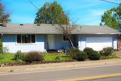 Pre-foreclosure in  NW KEASEY ST Roseburg, OR 97471
