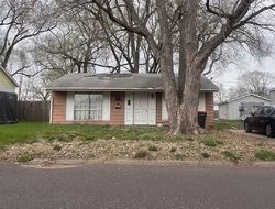 Pre-foreclosure in  HENRY ST Pekin, IL 61554