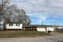 Pre-foreclosure in  ORLEANS DR Fairview Heights, IL 62208