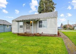 Pre-foreclosure in  20TH AVE Longview, WA 98632