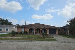 Pre-foreclosure in  COTTONWOOD DR Gretna, LA 70056