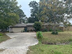 Pre-foreclosure in  DURKE RD Lafayette, LA 70508