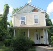 Pre-foreclosure in  E 14TH ST Alton, IL 62002