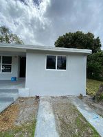 Pre-foreclosure in  NW 95TH TER Miami, FL 33147