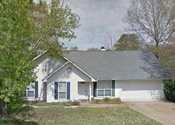 Pre-foreclosure in  HAWTHORN GREEN DR Ridgeland, MS 39157