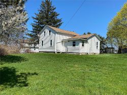 Pre-foreclosure in  KNICKERBOCKER RD Ontario, NY 14519