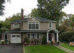 Pre-foreclosure Listing in KENWOOD RD GARDEN CITY, NY 11530