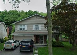 Pre-foreclosure in  SOUNDVIEW DR Port Washington, NY 11050