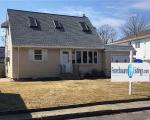 Pre-foreclosure in  DEAUVILLE PKWY Lindenhurst, NY 11757