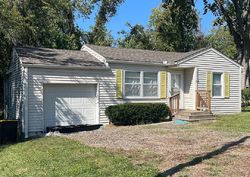 Pre-foreclosure in  NE BARNES AVE Kansas City, MO 64119