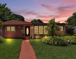 Pre-foreclosure in  NW 9TH CT Miami, FL 33169