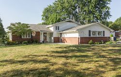 Pre-foreclosure in  BIRCHTREE DR Toledo, OH 43623