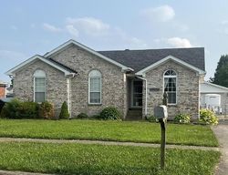 Pre-foreclosure in  GARDEN TRACE DR Louisville, KY 40229