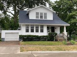 Pre-foreclosure in  W 7TH ST Muscatine, IA 52761