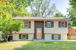 Pre-foreclosure in  SW 2ND ST Des Moines, IA 50315