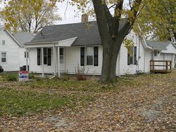 Pre-foreclosure in  W COLLETT ST Oakwood, IL 61858