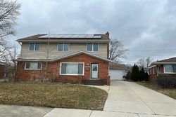 Pre-foreclosure in  SHARON ST Garden City, MI 48135