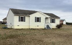 Pre-foreclosure in  CREEK LN Petersburg, VA 23803