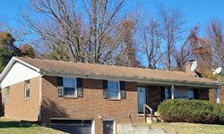 Pre-foreclosure in  GREENFIELD RD Luray, VA 22835