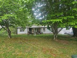 Pre-foreclosure in  COURTLAND DR Vinton, VA 24179