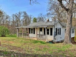 Pre-foreclosure in  STRASBURG RD Front Royal, VA 22630