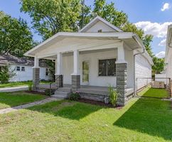 Pre-foreclosure in  E FRANKLIN ST Evansville, IN 47711