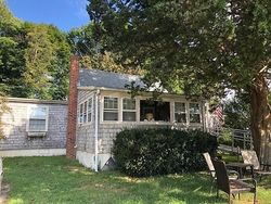 Pre-foreclosure in  WEST AVE Kingston, MA 02364