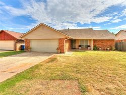 Pre-foreclosure in  WINDSCAPE AVE Oklahoma City, OK 73179