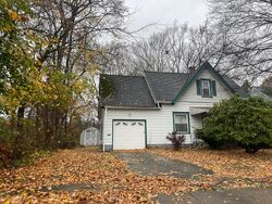 Pre-foreclosure in  8TH ST Struthers, OH 44471