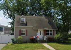 Pre-foreclosure Listing in CLINTON ST WOODBRIDGE, NJ 07095