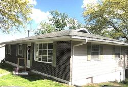 Pre-foreclosure in  PRIMROSE LN Macon, MO 63552