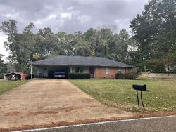 Pre-foreclosure in  STATE PARK RD Tupelo, MS 38804