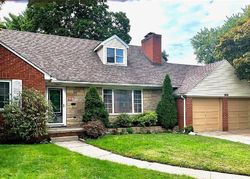 Pre-foreclosure in  MIDDLESEX DR Toledo, OH 43606
