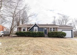 Pre-foreclosure in  EDGEWOOD DR Vine Grove, KY 40175