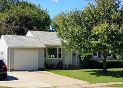 Pre-foreclosure in  WAVERLY RD Davenport, IA 52804