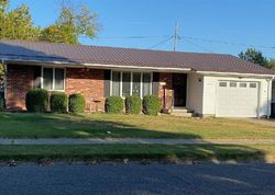 Pre-foreclosure in  OAK DR Fort Madison, IA 52627