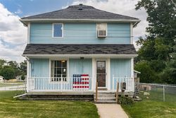 Pre-foreclosure Listing in 3RD AVE VINTON, IA 52349