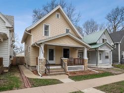 Pre-foreclosure in  1ST ST SW Cedar Rapids, IA 52404