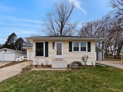 Pre-foreclosure in  FRUITLAND BLVD SW Cedar Rapids, IA 52404